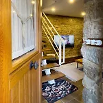 Casita Con Encanto, Les Gaites