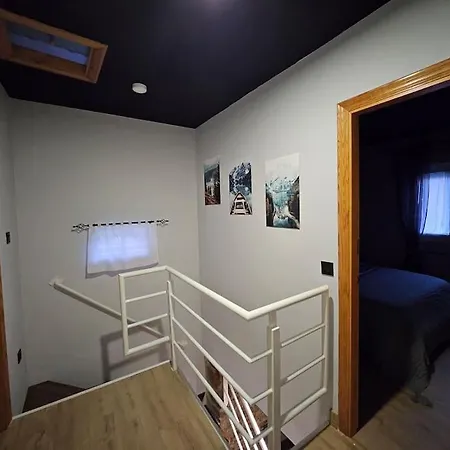 Casita Con Encanto, Les Gaites