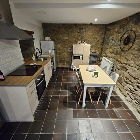 Casita Con Encanto, Les Gaites