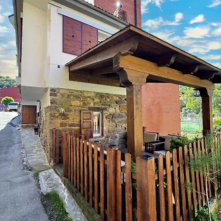 Casita Con Encanto, Les Gaites