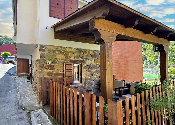 Casita Con Encanto, Les Gaites