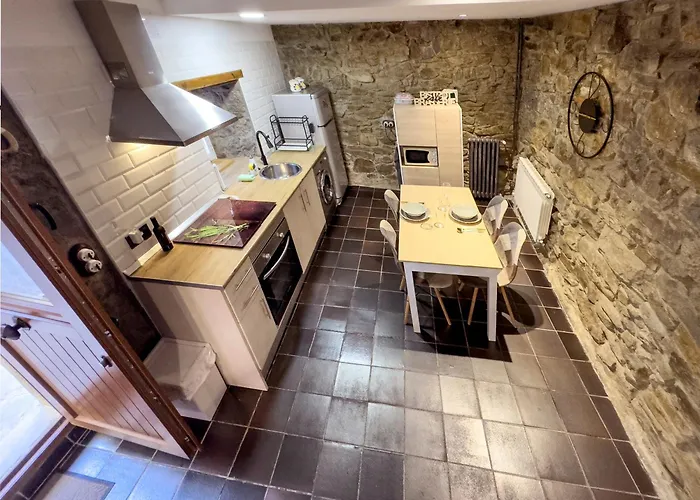 Casita Con Encanto, Les Gaites *