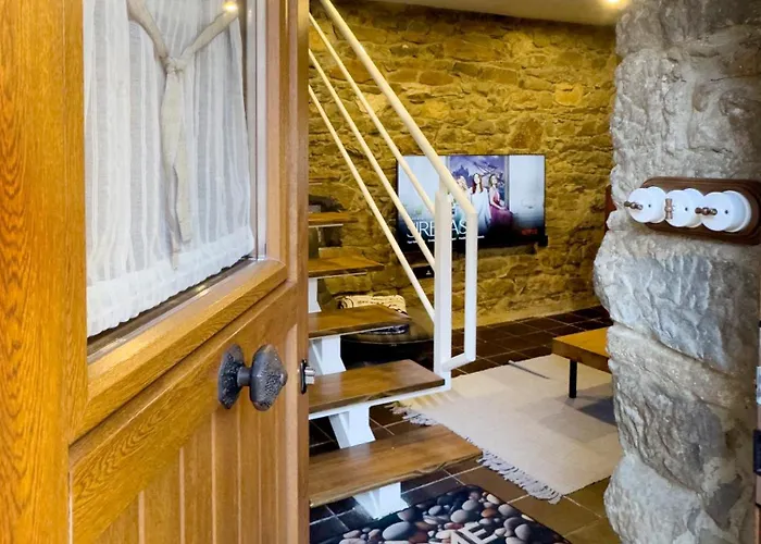 Casita Con Encanto, Les Gaites